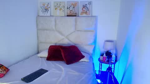 Snapshot of elizawiliamst chatting on July 31, 2026, 12:15 pm Eliza online show from July 31, 2026, 12:15 pm