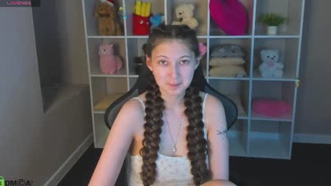 Snapshot of ella_burns chatting on June 21, 2026, 4:53 pm Ella online show from June 21, 2026, 4:53 pm