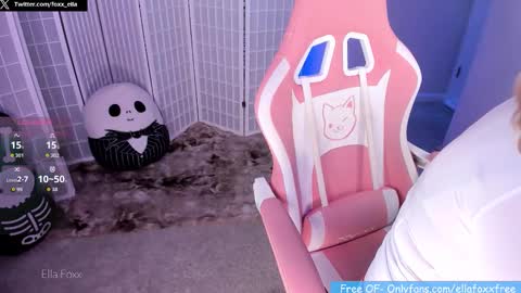 Snapshot of ella_foxx chatting on October 23, 2025, 12:54 am ella_foxx online show from October 23, 2025, 12:54 am