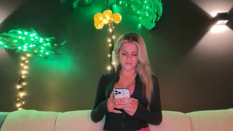 Snapshot of ella_hill chatting on January 12, 2026, 5:56 am Ella online show from January 12, 2026, 5:56 am