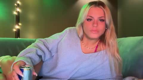 Snapshot of ella_hill chatting on January 15, 2026, 5:23 am Ella online show from January 15, 2026, 5:23 am