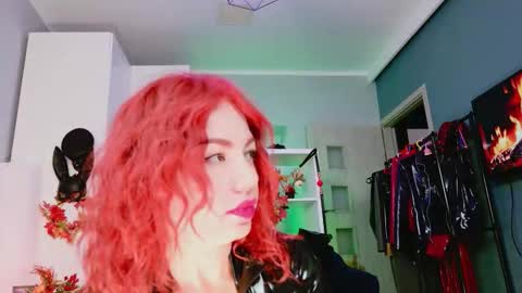 Snapshot of ella_kross chatting on October 4, 2025, 5:16 am ella_kross online show from October 4, 2025, 5:16 am