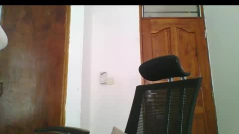 Snapshot of ella_laurel chatting on January 17, 2025, 8:56 am Ella online show from January 17, 2025, 8:56 am