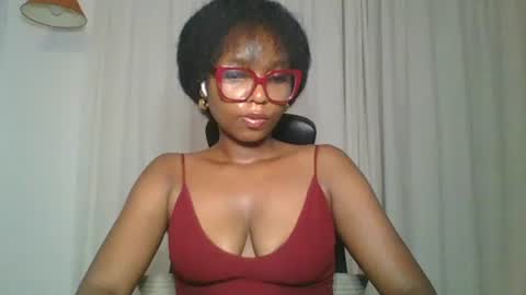 Snapshot of ella_laurel chatting on October 7, 2025, 2:20 am Ella online show from October 7, 2025, 2:20 am