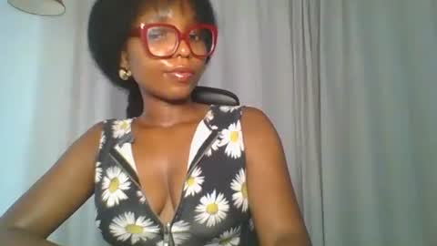 Snapshot of ella_laurel chatting on October 16, 2025, 6:47 am Ella online show from October 16, 2025, 6:47 am