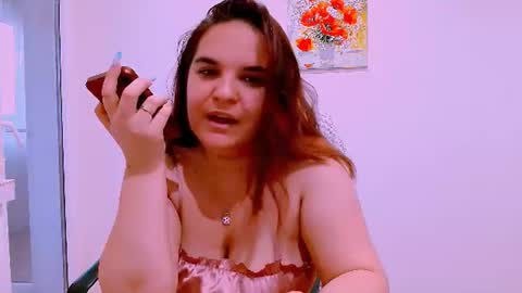Snapshot of ella_minnie chatting on July 7, 2026, 6:01 pm Ella online show from July 7, 2026, 6:01 pm