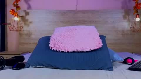 Snapshot of ella_mon chatting on July 29, 2026, 3:04 am ella_mon online show from July 29, 2026, 3:04 am
