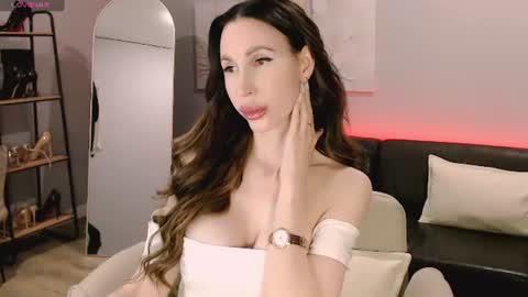 Snapshot of ella_sea chatting on June 18, 2026, 5:51 am Ella online show from June 18, 2026, 5:51 am