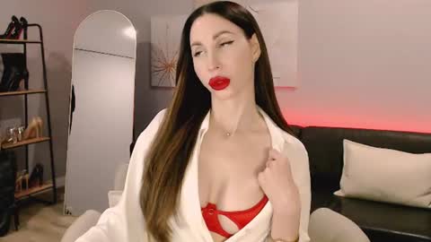 Snapshot of ella_sea chatting on June 25, 2026, 5:45 am Ella online show from June 25, 2026, 5:45 am