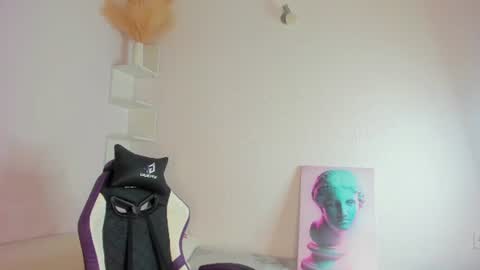 Snapshot of ella_starrr_ chatting on July 25, 2026, 1:25 am Ella online show from July 25, 2026, 1:25 am