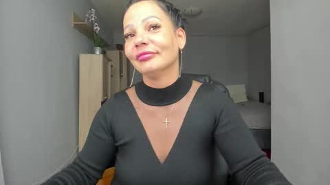 Snapshot of ella_sweety0 chatting on October 15, 2025, 11:43 am Ella online show from October 15, 2025, 11:43 am