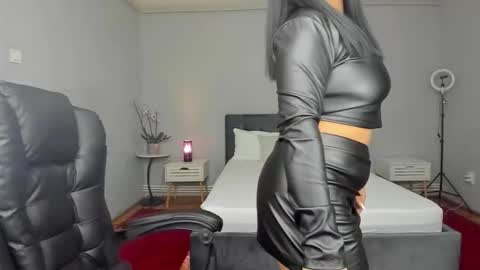 Snapshot of ella_sweety0 chatting on November 3, 2025, 5:25 pm Ella online show from November 3, 2025, 5:25 pm