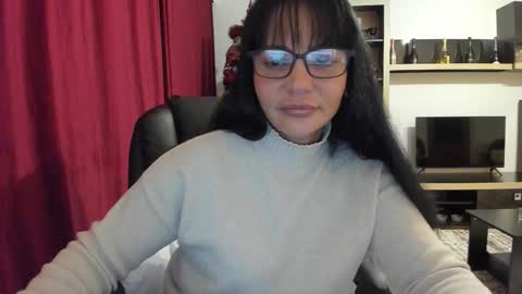 Snapshot of ella_sweety0 chatting on December 15, 2025, 4:33 pm Ella online show from December 15, 2025, 4:33 pm