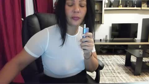 Snapshot of ella_sweety0 chatting on December 21, 2025, 2:24 pm Ella online show from December 21, 2025, 2:24 pm