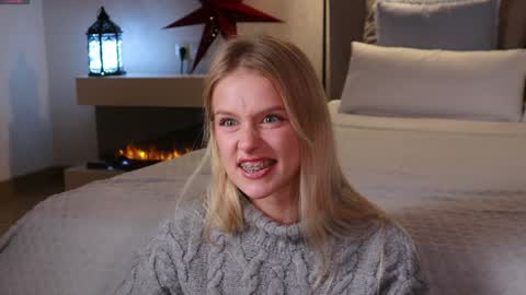 Snapshot of ella_twinkle chatting on December 1, 2024, 5:57 pm Ella online show from December 1, 2024, 5:57 pm