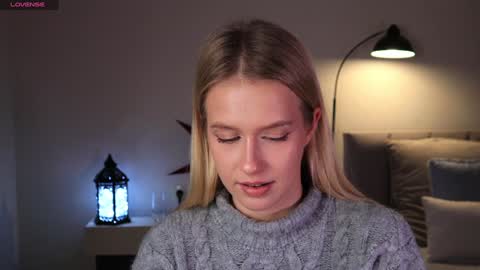 Snapshot of ella_twinkle chatting on December 1, 2024, 9:04 pm Ella online show from December 1, 2024, 9:04 pm