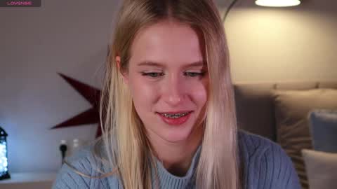 Snapshot of ella_twinkle chatting on December 2, 2024, 12:09 am Ella online show from December 2, 2024, 12:09 am