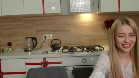 Snapshot of ella_twinkle chatting on December 18, 2024, 6:57 pm Ella online show from December 18, 2024, 6:57 pm