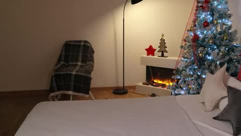 Snapshot of ella_twinkle chatting on December 20, 2024, 7:28 pm Ella online show from December 20, 2024, 7:28 pm