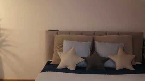 Snapshot of ella_twinkle chatting on February 9, 2025, 7:19 pm Ella online show from February 9, 2025, 7:19 pm