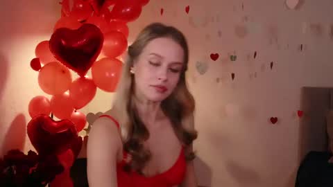 Snapshot of ella_twinkle chatting on February 14, 2025, 7:33 pm Ella online show from February 14, 2025, 7:33 pm