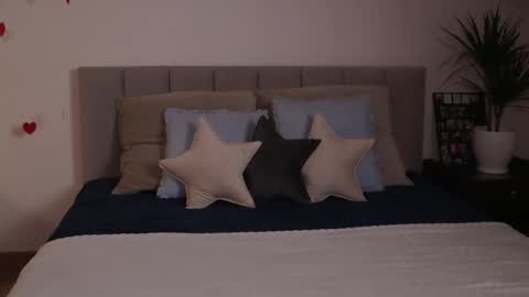 Snapshot of ella_twinkle chatting on February 16, 2025, 7:27 pm Ella online show from February 16, 2025, 7:27 pm