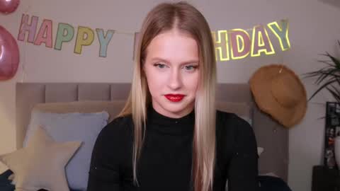 Snapshot of ella_twinkle chatting on March 1, 2025, 7:37 pm Ella online show from March 1, 2025, 7:37 pm