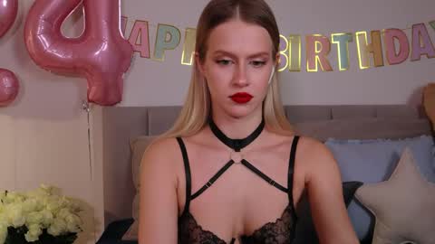 Snapshot of ella_twinkle chatting on March 2, 2025, 8:07 pm Ella online show from March 2, 2025, 8:07 pm