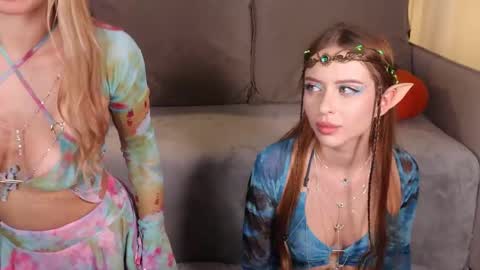 Snapshot of ella_twinkle chatting on October 31, 2025, 9:05 pm Ella online show from October 31, 2025, 9:05 pm