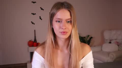 Snapshot of ella_twinkle chatting on November 2, 2025, 7:16 pm Ella online show from November 2, 2025, 7:16 pm