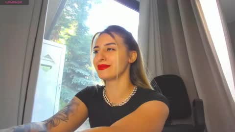 Snapshot of ella_vee chatting on September 14, 2025, 5:28 am ella_vee online show from September 14, 2025, 5:28 am