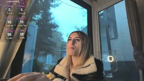 Snapshot of ella_vee chatting on November 14, 2025, 5:50 am ella_vee online show from November 14, 2025, 5:50 am