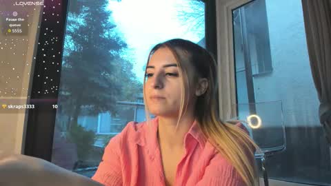 Snapshot of ella_vee chatting on November 20, 2025, 6:24 am ella_vee online show from November 20, 2025, 6:24 am