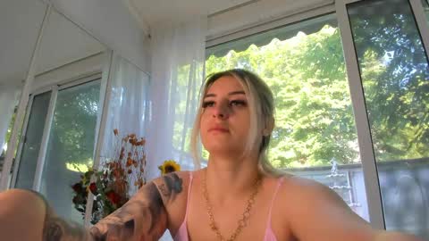 Snapshot of ella_vee chatting on May 25, 2026, 5:46 am ella_vee online show from May 25, 2026, 5:46 am