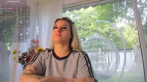 Snapshot of ella_vee chatting on June 15, 2026, 4:25 am ella_vee online show from June 15, 2026, 4:25 am