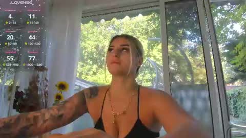 ella_vee online show from July 5, 2026, 5:36 am
