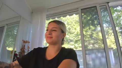 ella_vee online show from July 17, 2026, 6:31 am