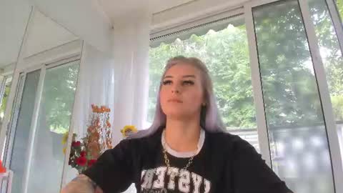 ella_vee online show from July 21, 2026, 5:54 am