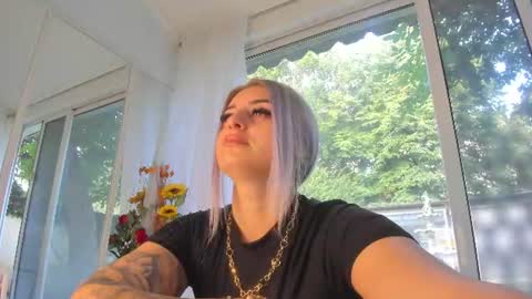 ella_vee online show from July 26, 2026, 4:31 am