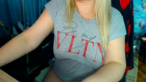 Snapshot of ellabella36dd chatting on December 13, 2025, 7:53 pm IsaBella online show from December 13, 2025, 7:53 pm