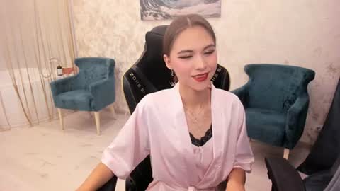 ellacurtis online show from November 11, 2025, 2:11 am