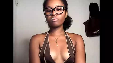 ellah245 online show from April 28, 2026, 10:42 am