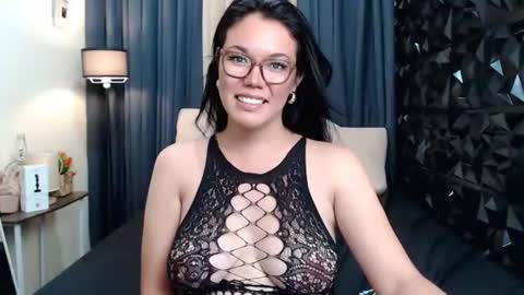 Snapshot of ellahollywood1818 chatting on June 22, 2026, 3:25 am CINDERELLA online show from June 22, 2026, 3:25 am