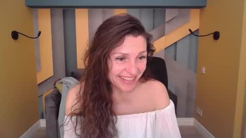 EllaLongs online show from April 22, 2026, 11:45 am