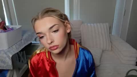 Snapshot of ellalowe chatting on May 13, 2026, 9:44 pm ellalowe online show from May 13, 2026, 9:44 pm