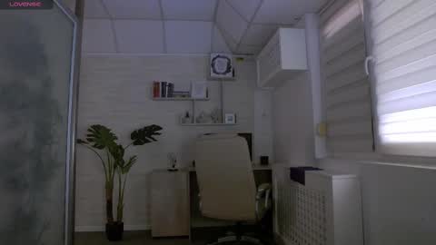 Snapshot of ellamilf chatting on March 5, 2025, 12:33 pm online show from March 5, 2025, 12:33 pm