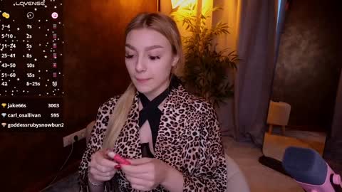 ellamilla online show from January 22, 2025, 11:56 am