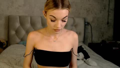 ellamilla online show from February 25, 2026, 4:05 pm