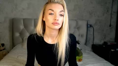 ellamilla online show from March 18, 2026, 1:47 pm