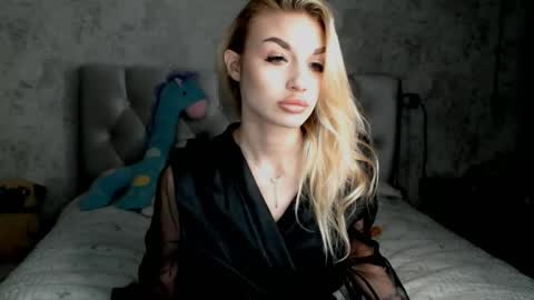 ellamilla online show from April 19, 2026, 4:17 pm